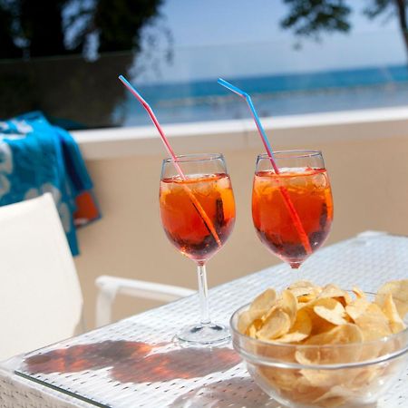 Marina Beach Suite Hotel Rimini Exteriör bild